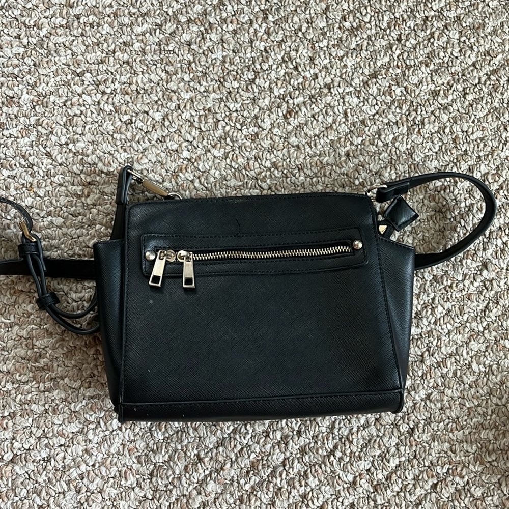 Crossbody bucket bag